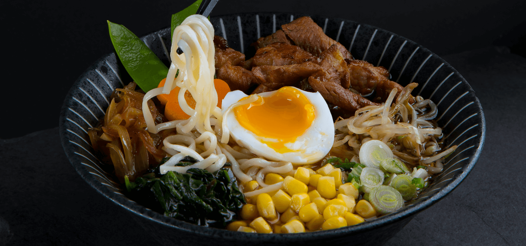 Lørdag kl. 13:30 Frokost med Amanda på Ramen Bar og husk mig på at tage hendes bog med